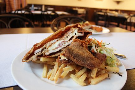 Mox kedvence jázmin rizzsel és hasábburgonyával