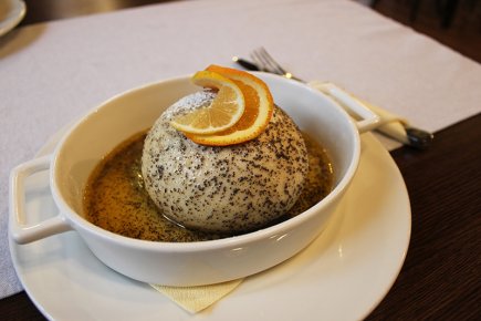 Gőzgombóc vajas mákkal