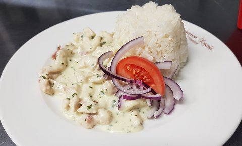 Baconos-sajtkrémes csirkecsíkok jázmin rizzsel